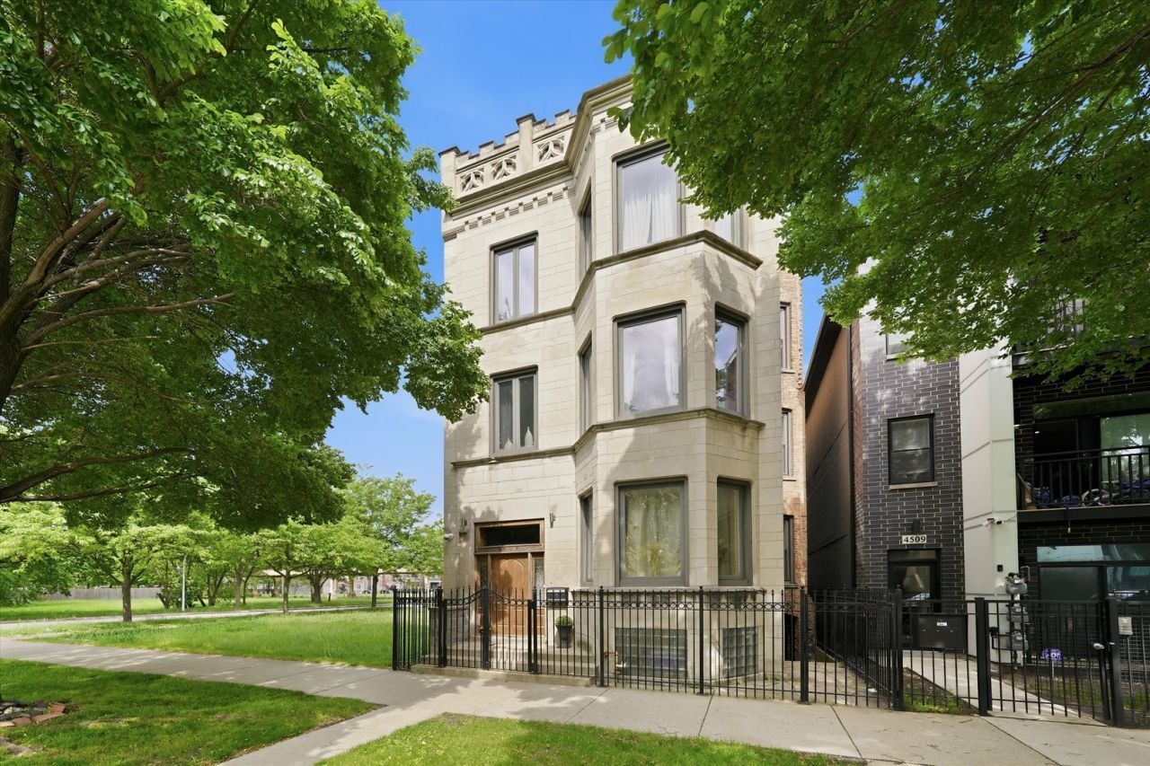 4507 S Prairie Avenue , Chicago, IL 60653