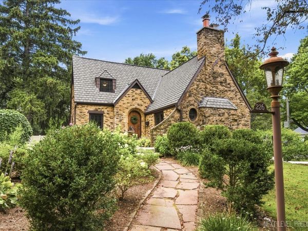 226 Grant Avenue , Geneva, IL 60134