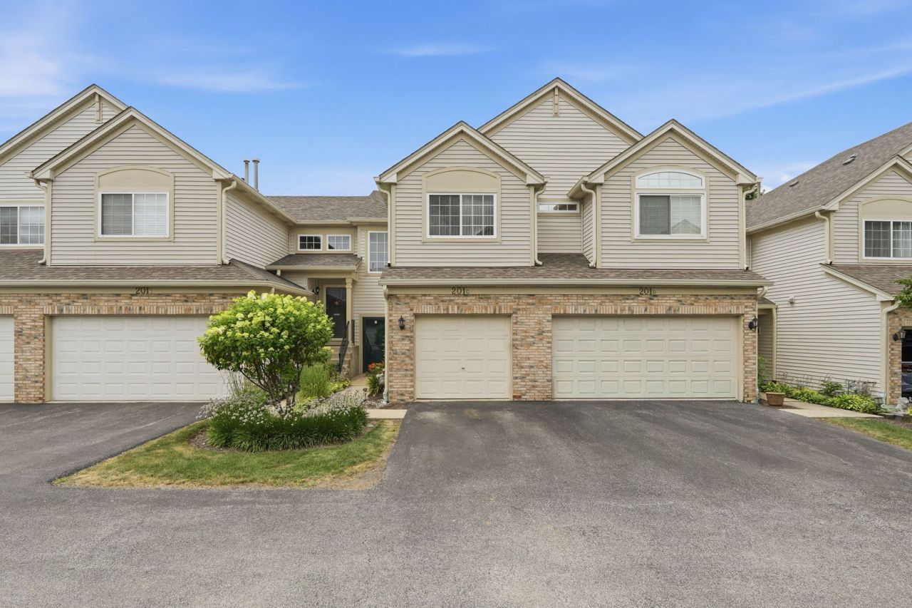 201 Nicole Drive , South Elgin, IL 60177