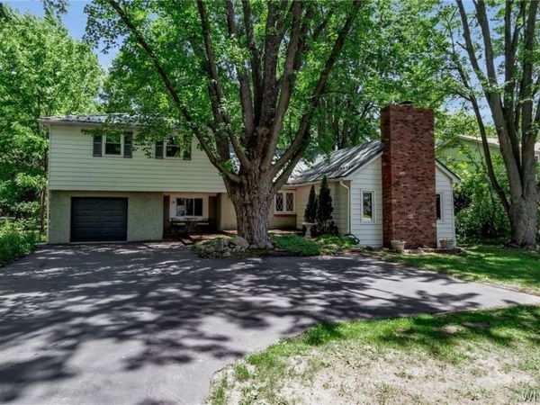 1715 Hopkins Road , Getzville, NY 14068