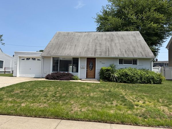 316 Fern Place , Bethpage, NY 11714