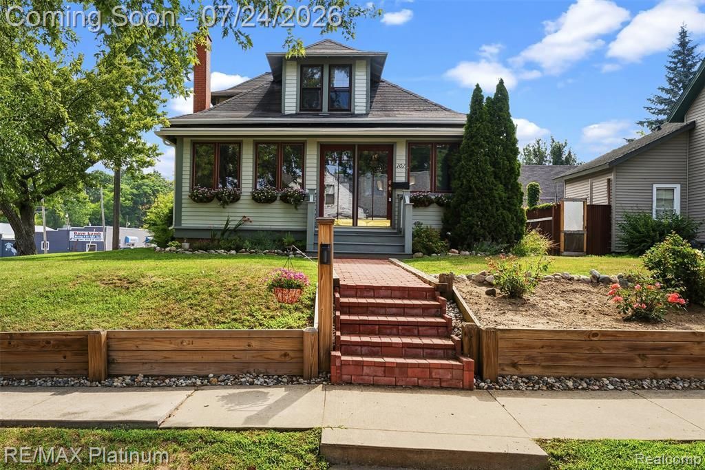 101 S Pine Street , Fenton, MI 48430 Main Photo