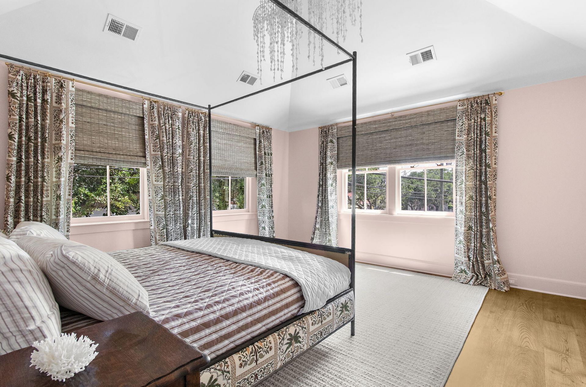 55 Elizabeth Street Photo 44