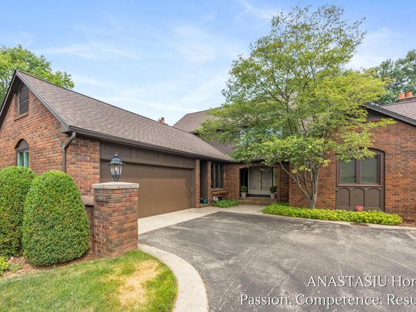 6081 N Gatehouse Drive SE, Grand Rapids, MI 49546