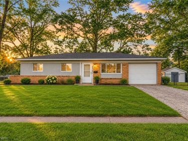 2415 Regentview Street NE, Canton, OH 44705