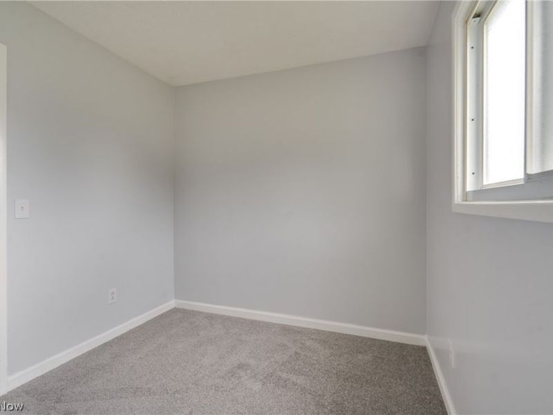 2415 Regentview Street NE, Canton, OH 44705 Photo 10