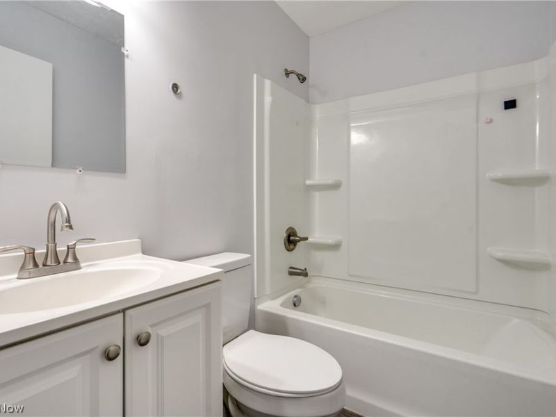 2415 Regentview Street NE, Canton, OH 44705 Photo 12