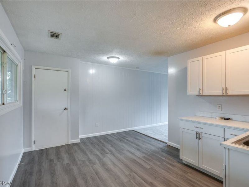 2415 Regentview Street NE, Canton, OH 44705 Photo 17