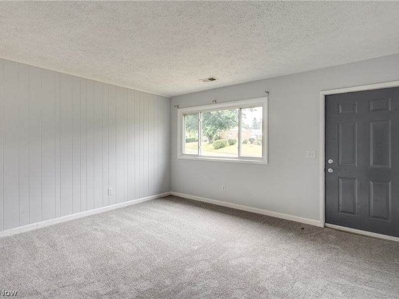 2415 Regentview Street NE, Canton, OH 44705 Photo 22