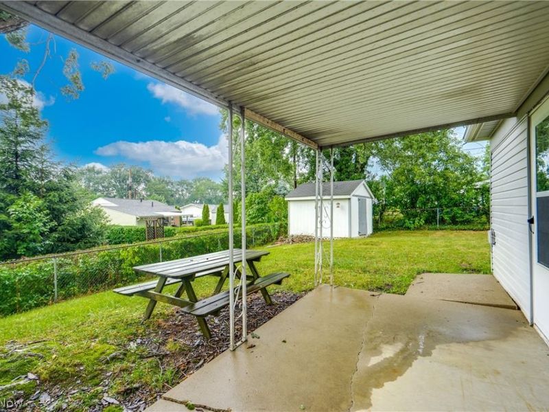 2415 Regentview Street NE, Canton, OH 44705 Photo 24