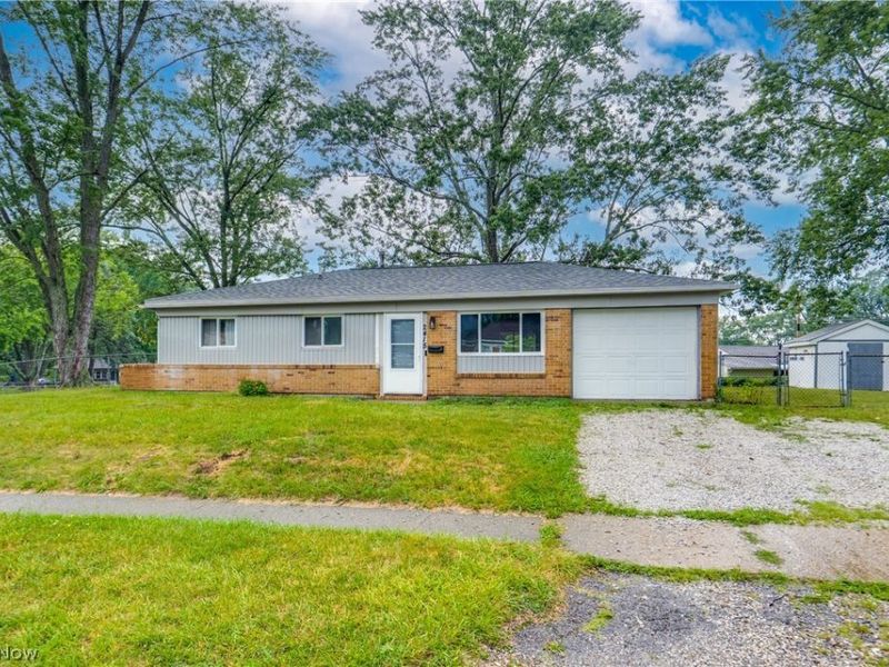 2415 Regentview Street NE, Canton, OH 44705 Photo 28