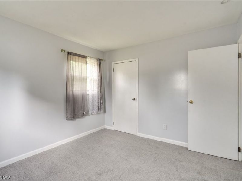 2415 Regentview Street NE, Canton, OH 44705 Photo 8