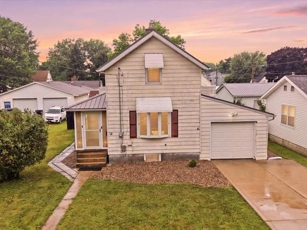 12 W Park Dr, Shelby, OH 44875