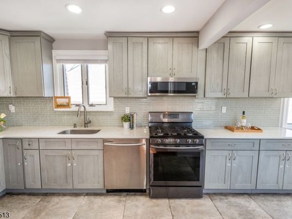 40 Winslow Ter, Fair Lawn, NJ 07410