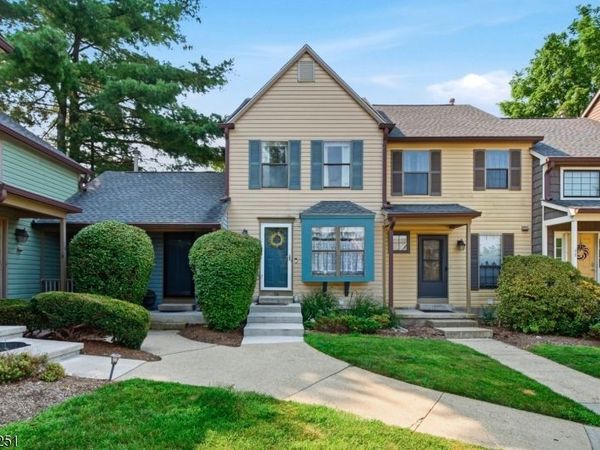 66 Wood Duck Ct, Allamuchy, NJ 07840