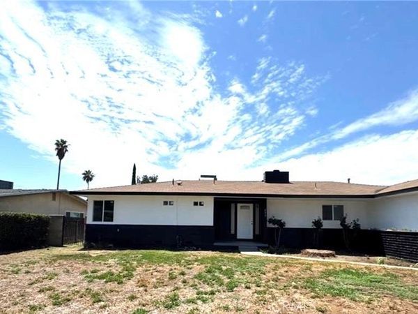 233 E Victoria, Rialto, CA 92376