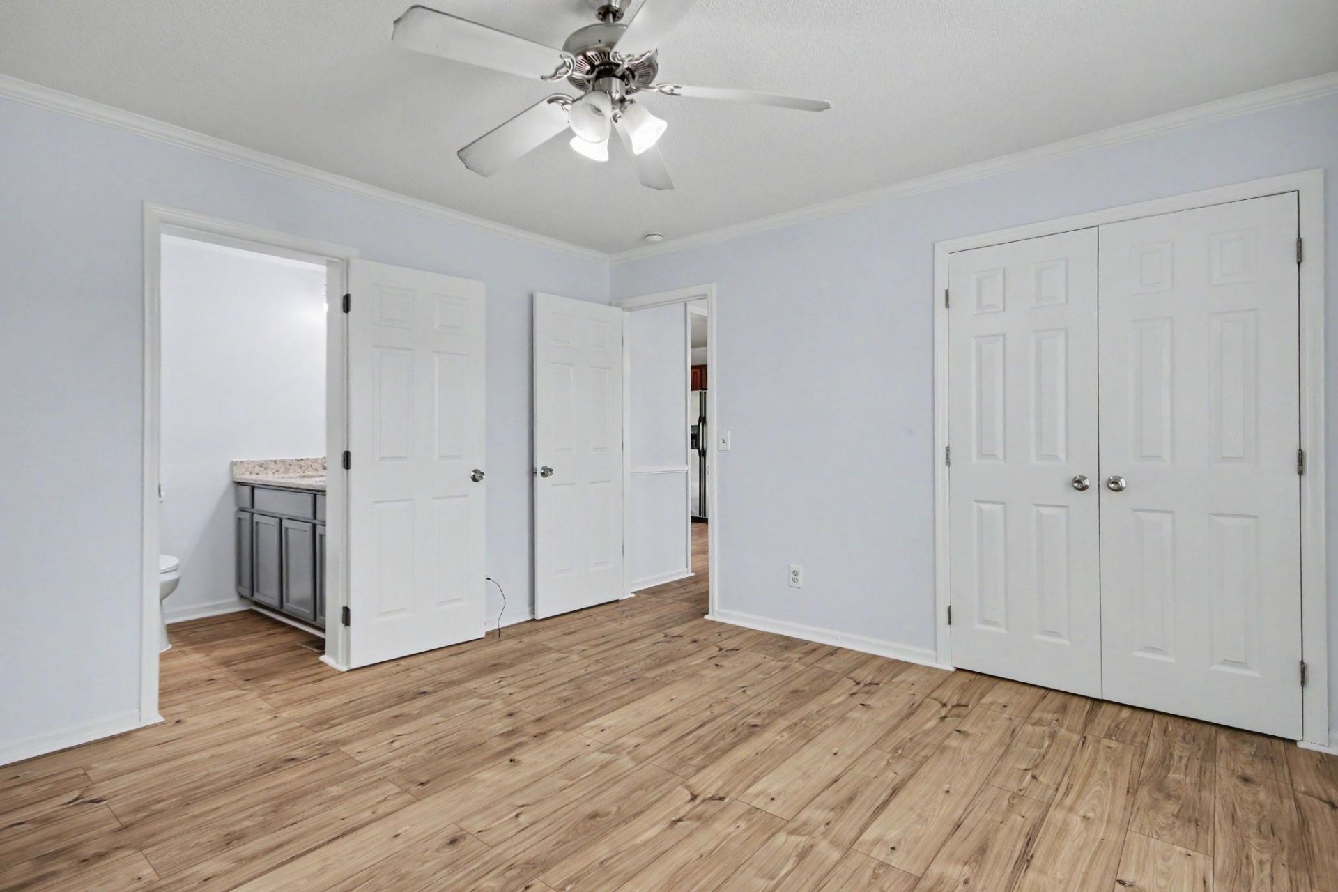 232 Weyburn St.  Photo 15