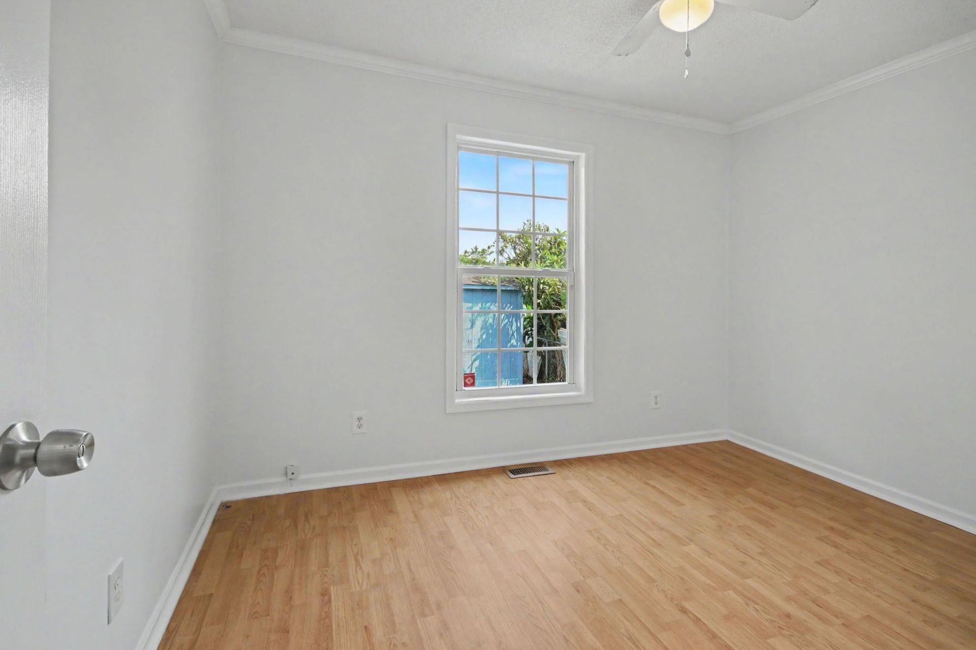 232 Weyburn St.  Photo 18