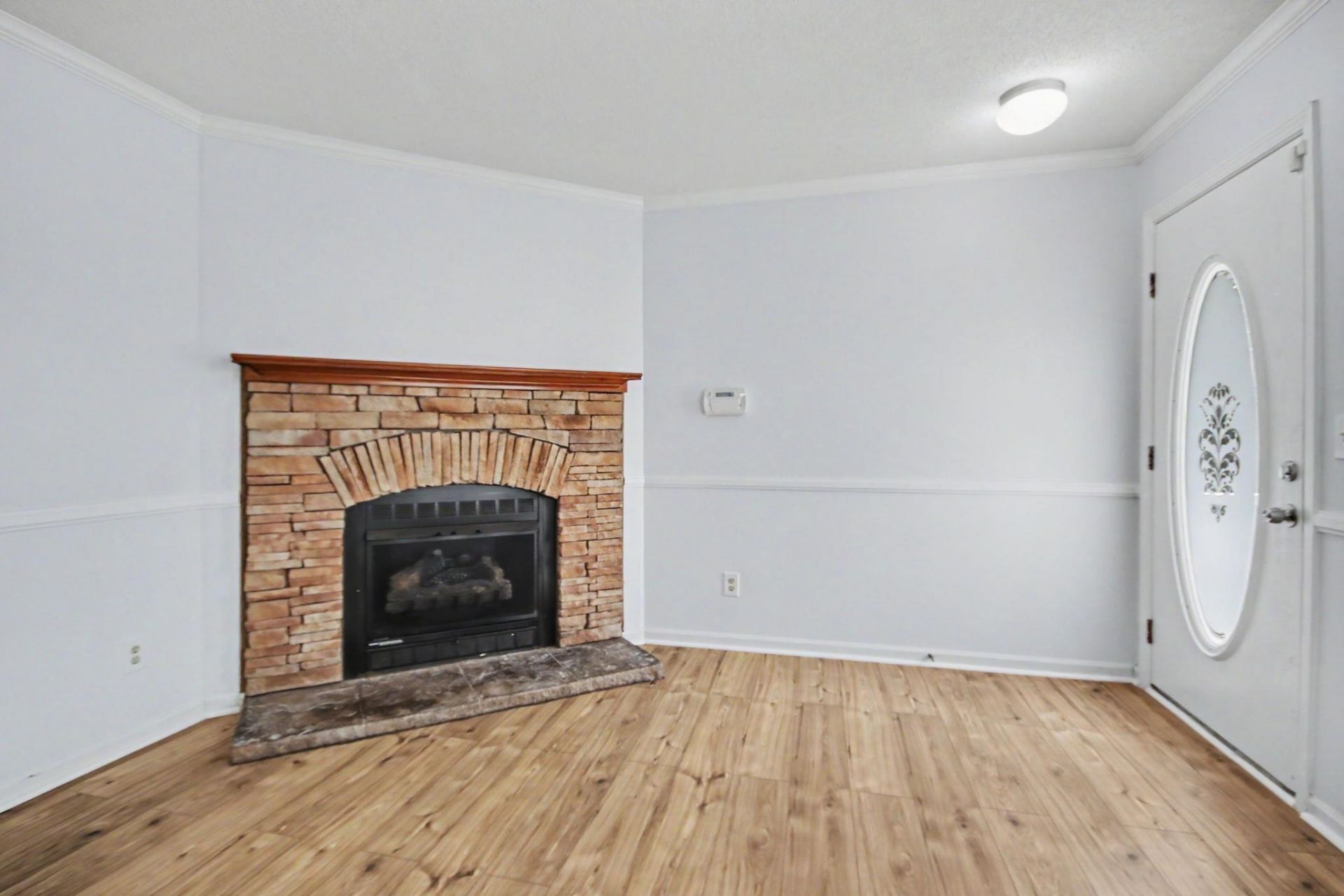 232 Weyburn St.  Photo 5