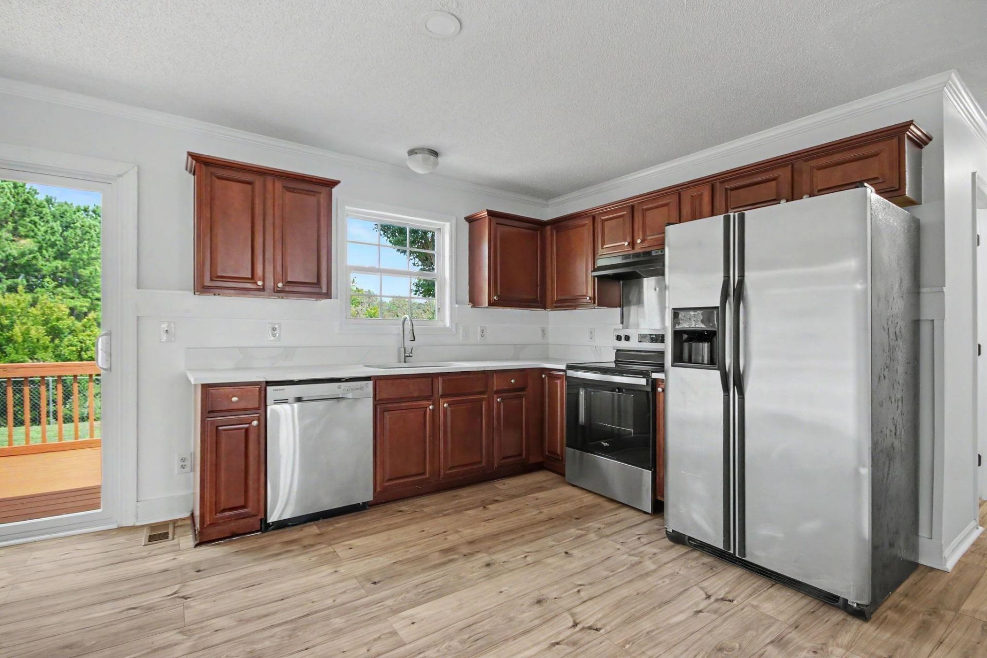 232 Weyburn St.  Photo 9