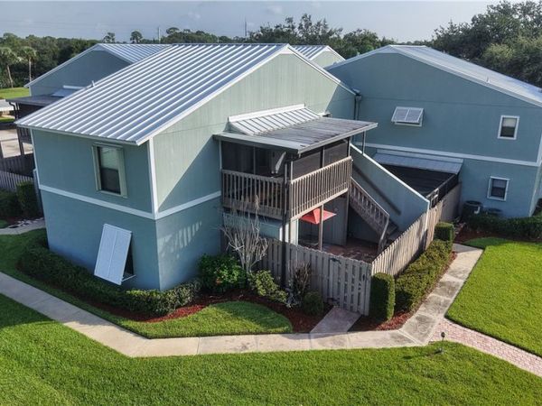 1129 Breezy Way, Unit 8F, Sebastian, FL 32958