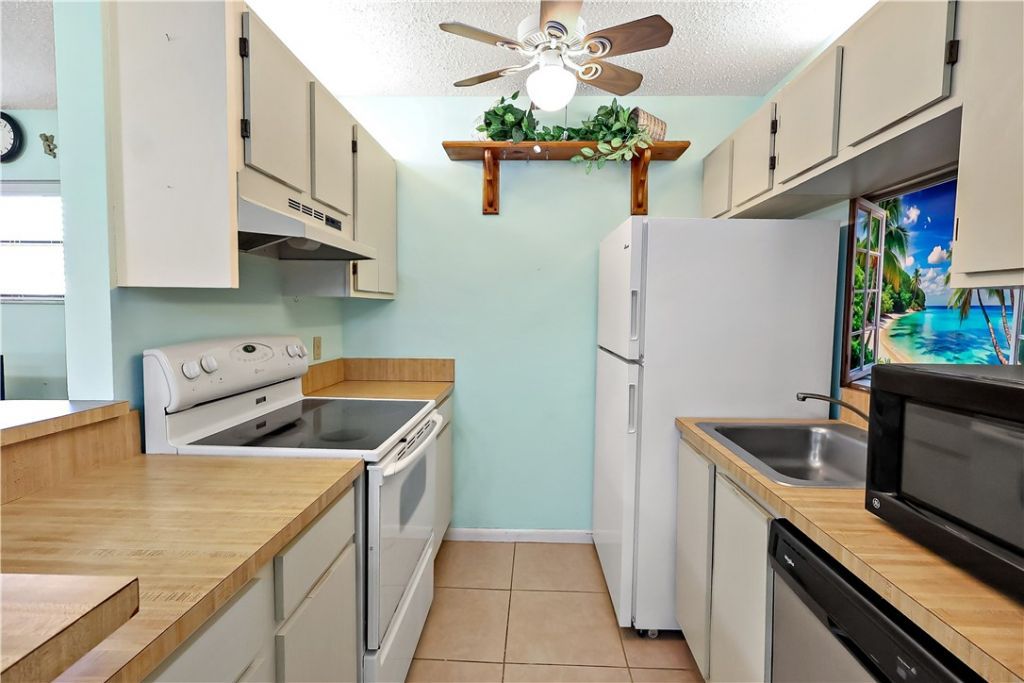 1129 Breezy Way, Unit 8F, Sebastian, FL 32958 Photo