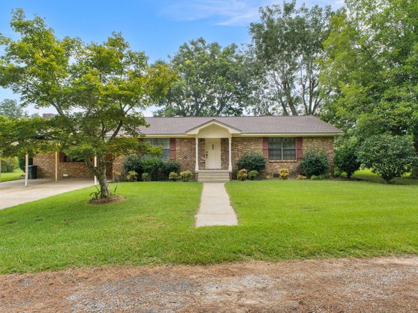 95 Hall Dr., Moselle, MS 39459