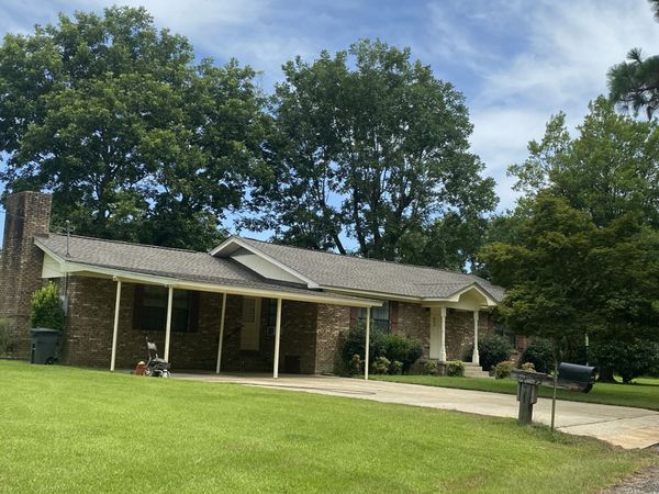 95 Hall Dr., Moselle, MS 39459