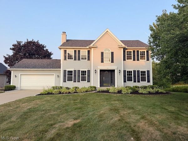 73 Lakecrest Boulevard , Hinckley, OH 44233