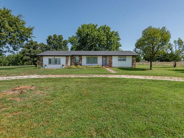 1905 E Webb Road , Ozark, MO 65721
