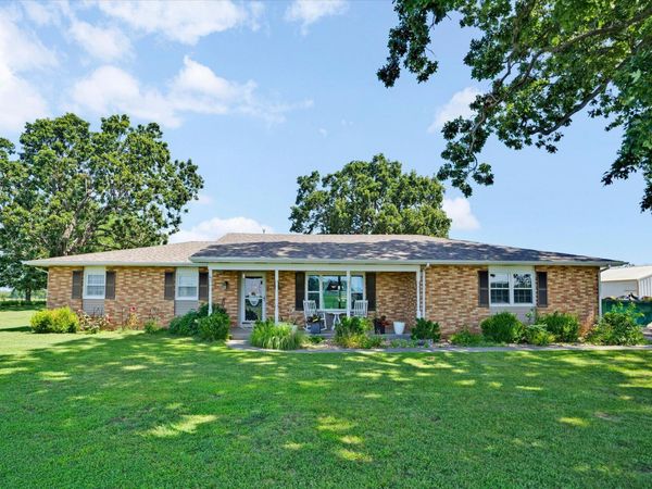 1731 E Aldrich Road , Bolivar, MO 65613