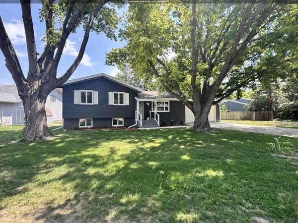 10 Evergreen Lane, McCook Lake, SD 57049