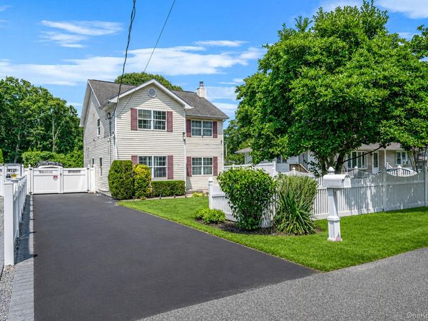 37 Champlin Street , Ronkonkoma, NY 11779