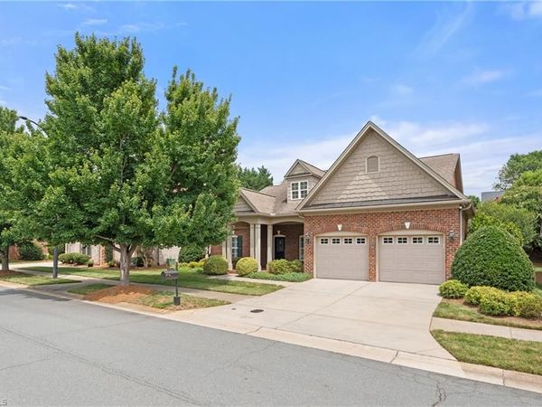 5551 Foxgate Circle , Winston-Salem, NC 27106