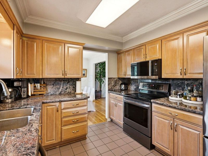 2445 Haverford Road , Columbus, OH 43220 Photo 13