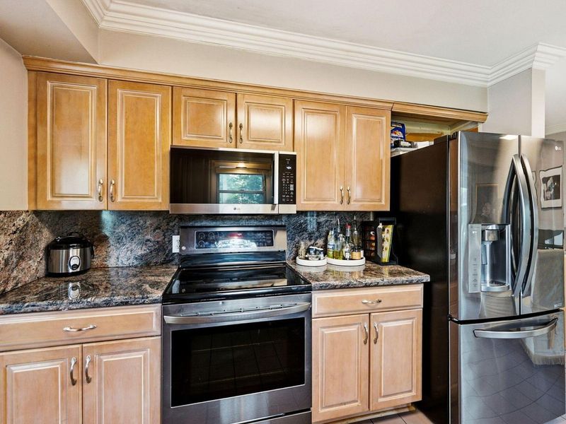 2445 Haverford Road , Columbus, OH 43220 Photo 16