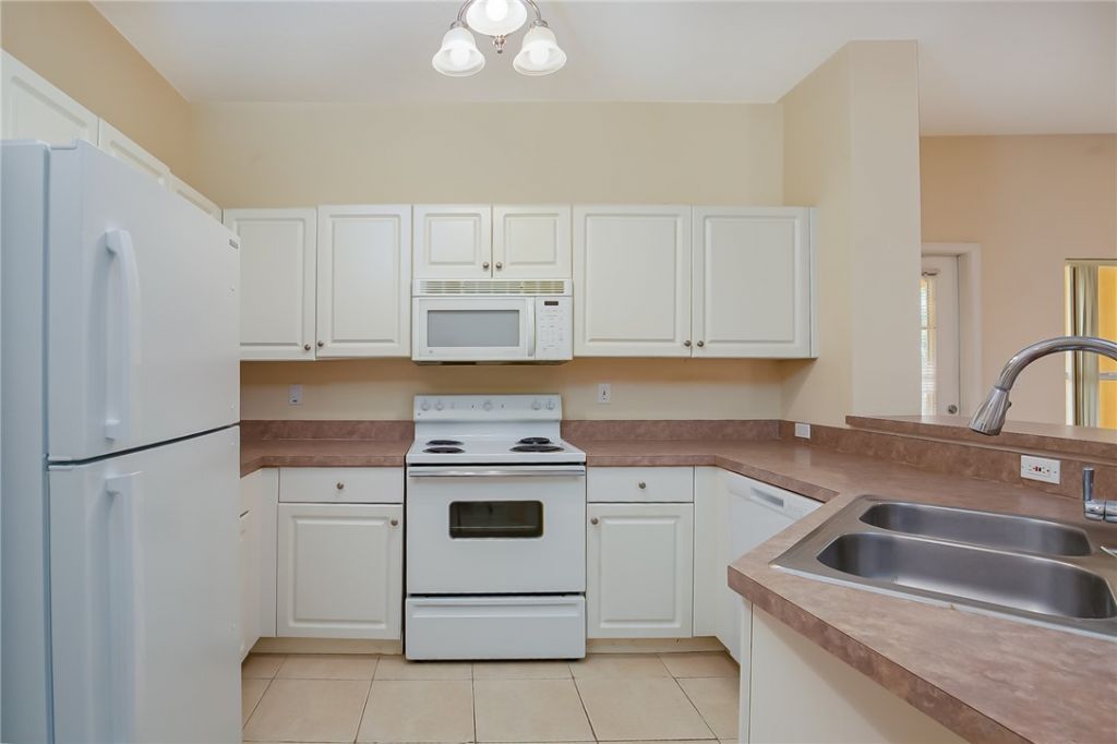 5015 Fairways Circle, Unit 305, Vero Beach, FL 32967 Photo