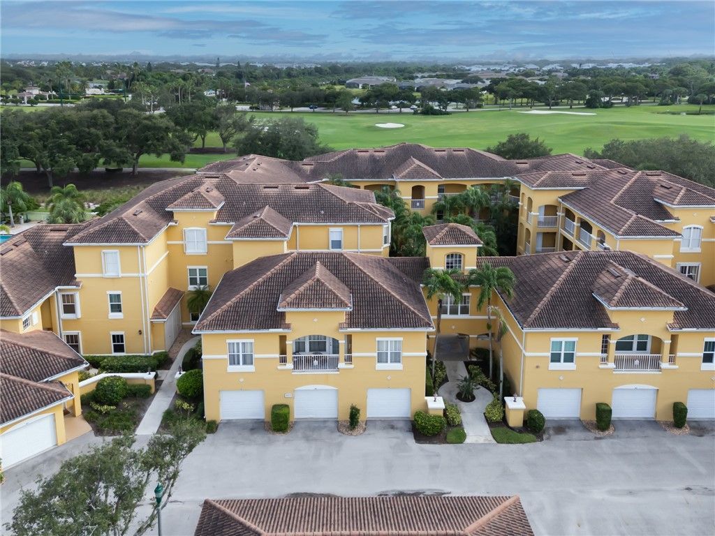 5015 Fairways Circle, Unit 305, Vero Beach, FL 32967 Photo