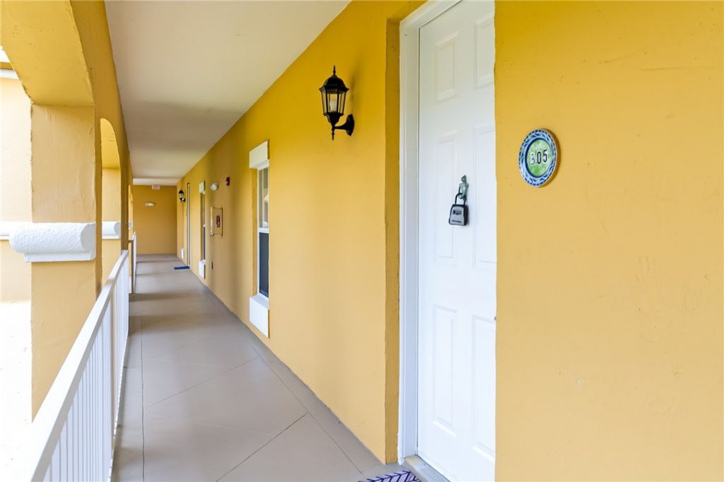 5015 Fairways Circle, Unit 305, Vero Beach, FL 32967 Photo