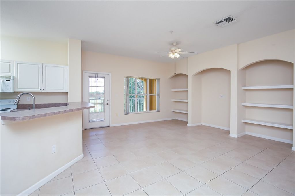 5015 Fairways Circle, Unit 305, Vero Beach, FL 32967 Photo