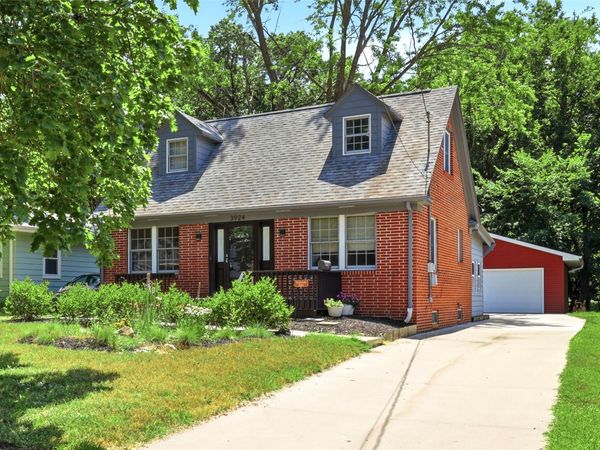 3924 Clinton Avenue , Des Moines, IA 50310