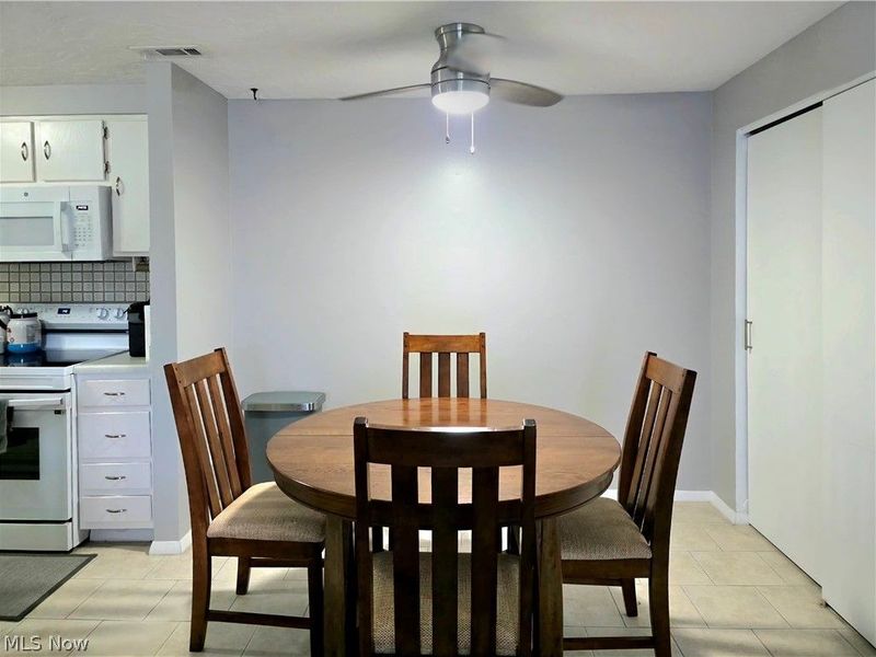 4615 Oak Hill Boulevard, Unit 208, Lorain, OH 44053 Photo 5