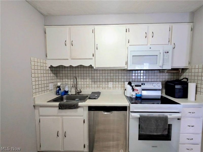 4615 Oak Hill Boulevard, Unit 208, Lorain, OH 44053 Photo 9