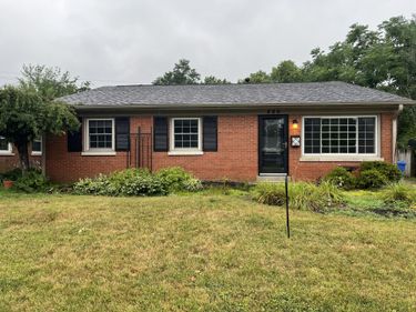 886 Honeysuckle Road, Lexington, KY 40504