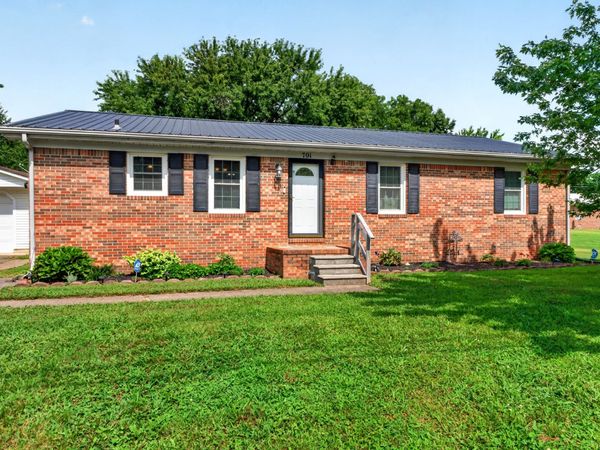 701 Pineridge Dr , Hopkinsville, KY 42240