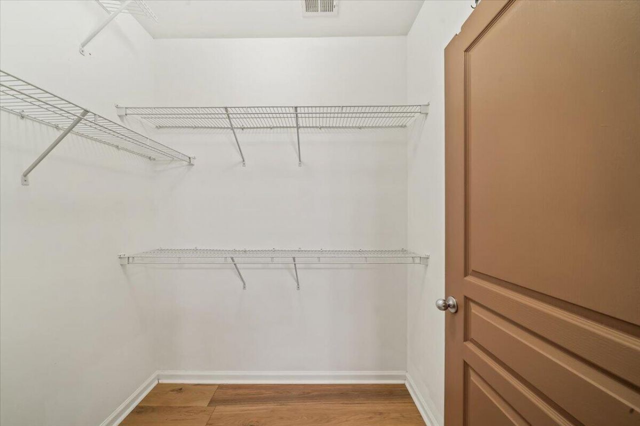 100 Bucksley Lane Photo 15