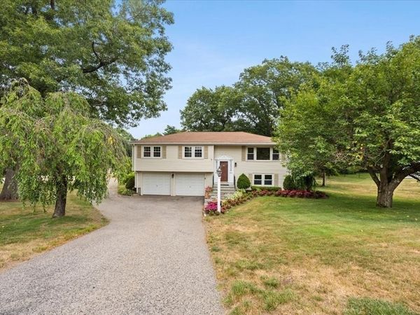 128 Bullard St, Walpole, MA 02081