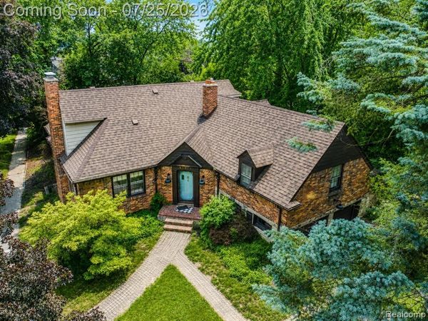 27375 Bloomfield Drive, Lathrup Village, MI 48076