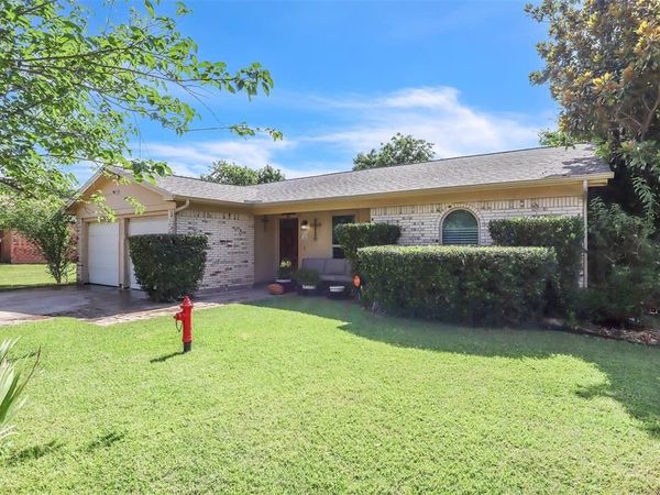 6921 Windy Hill Road , Forest Hill, TX 76140
