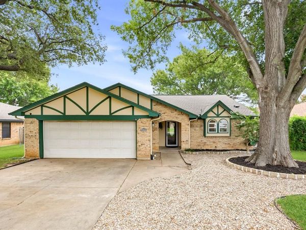 5524 Wood View Street , North Richland Hills, TX 76180